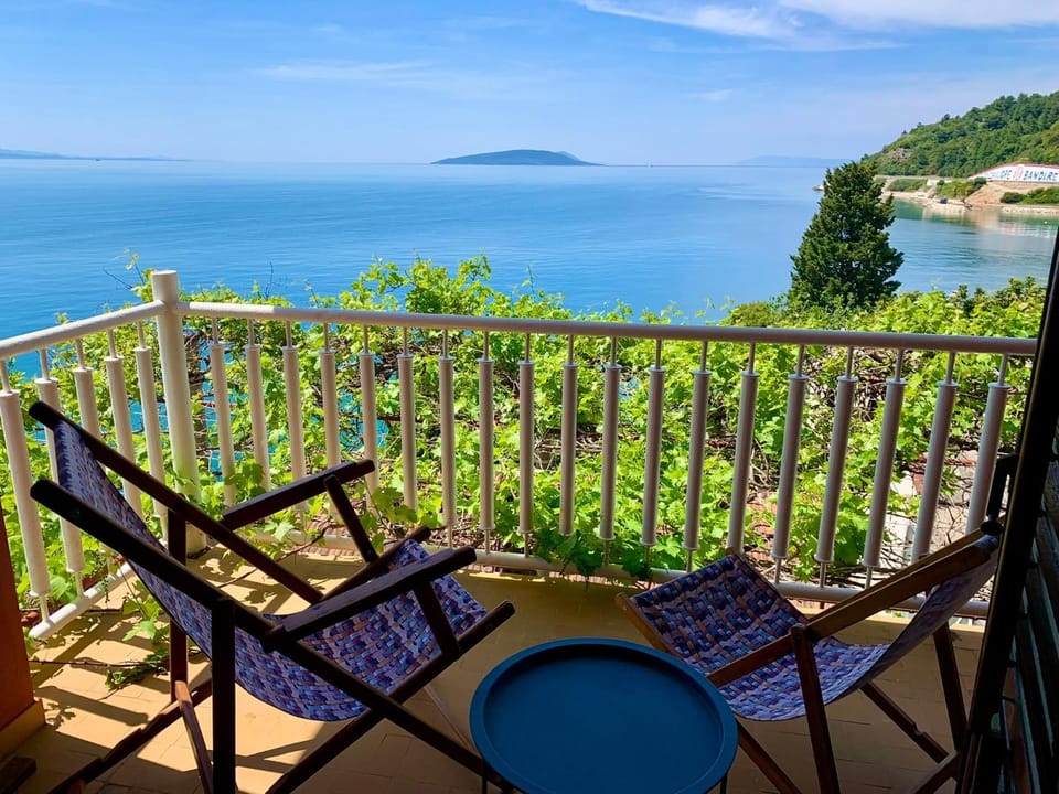 Day, Natural landscape, View (from property/room), Balcony/Terrace, Dining area, Sea view