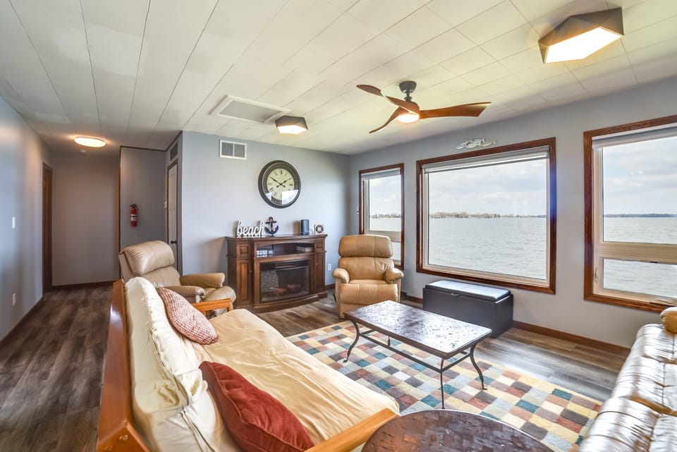 BBQ Ready: Lakefront Retreat in Watertown House in Watertown