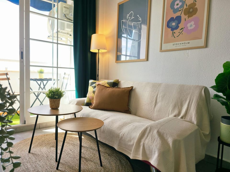 Living room, Photo of the whole room, Seating area