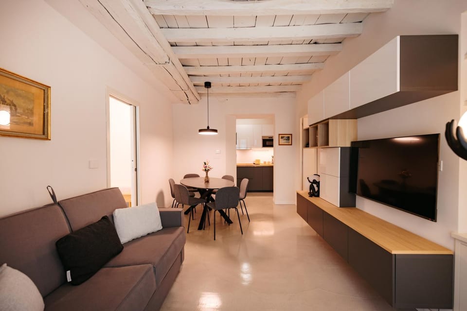 TV and multimedia, Kitchen or kitchenette, Living room, Seating area, Dining area, oven, pet friendly