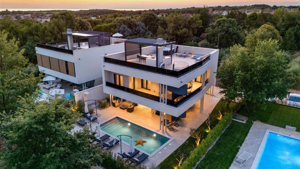 Property building, Garden, Sauna, Balcony/Terrace, Seating area, Swimming pool