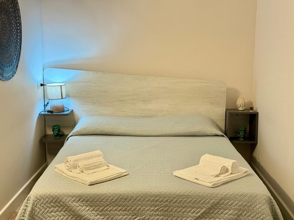 Decorative detail, Bedroom, towels