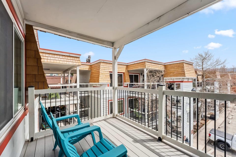 Main St Condo with Fireplace & Mountain Views House in Breckenridge