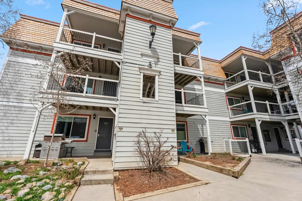 Main St Condo with Fireplace & Mountain Views House in Breckenridge