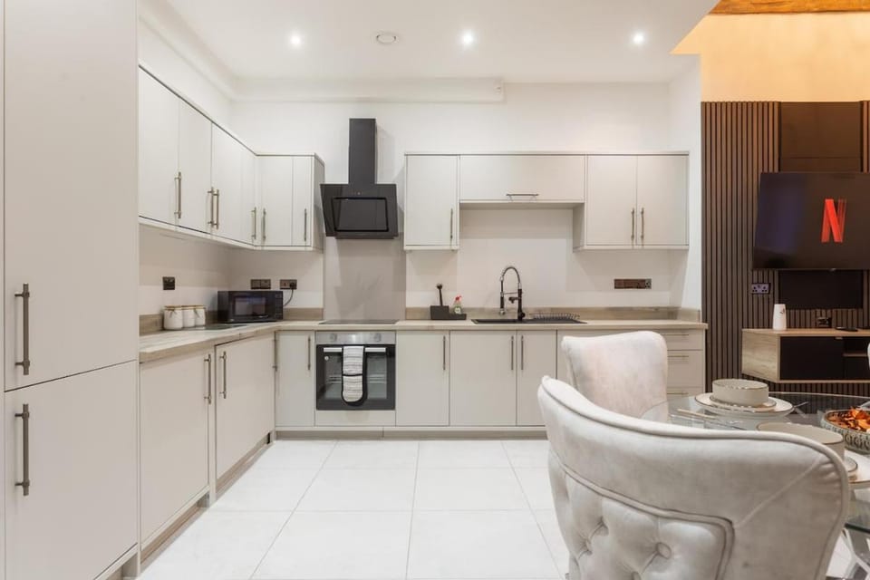 Kitchen or kitchenette, Dining area, oven, stove, toaster