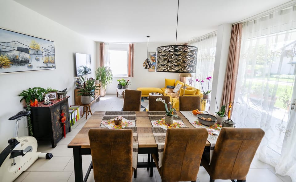 Restaurant/places to eat, Living room, Seating area, Dining area, Breakfast, minibar
