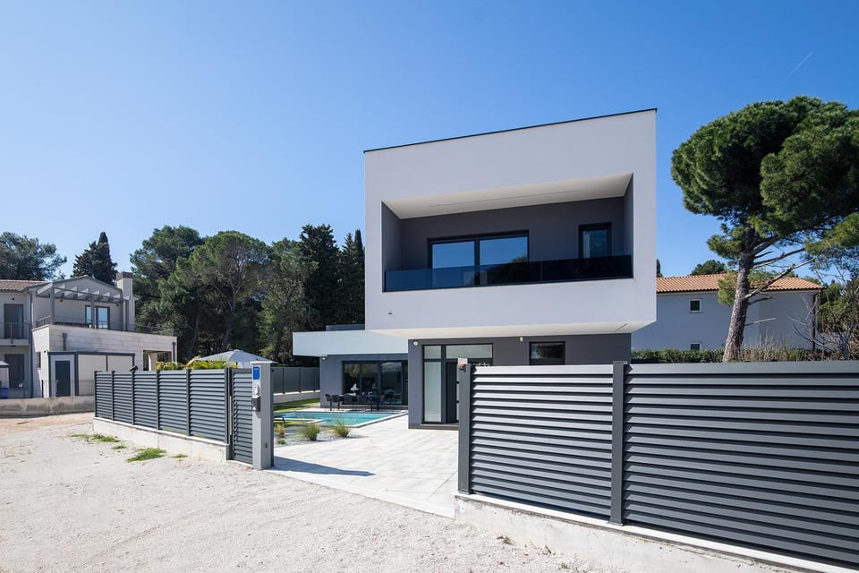Property building, Day