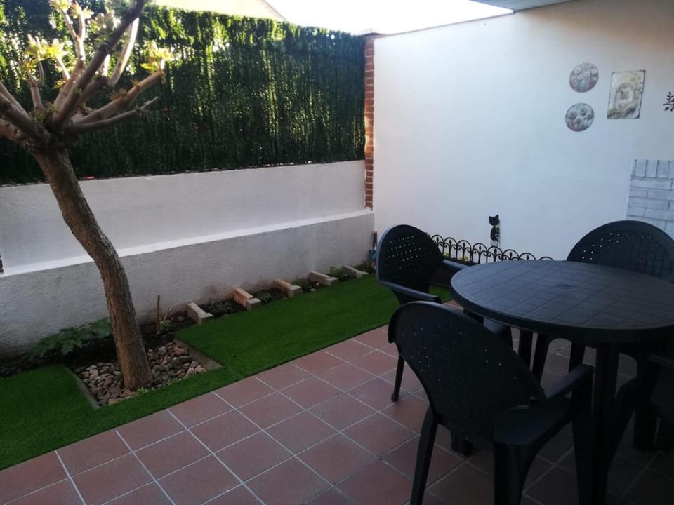 Apartamento con jardín privado a 10 min del centro de Salamanca Apartment in Castile and León