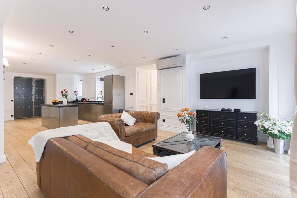 Gatsby Chic & Elegance & Billiards & Fitness & Luxury Apartment in Cannes