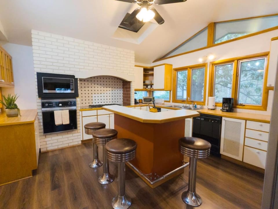 Hidden Oasis Near Downtown House in Eureka Springs