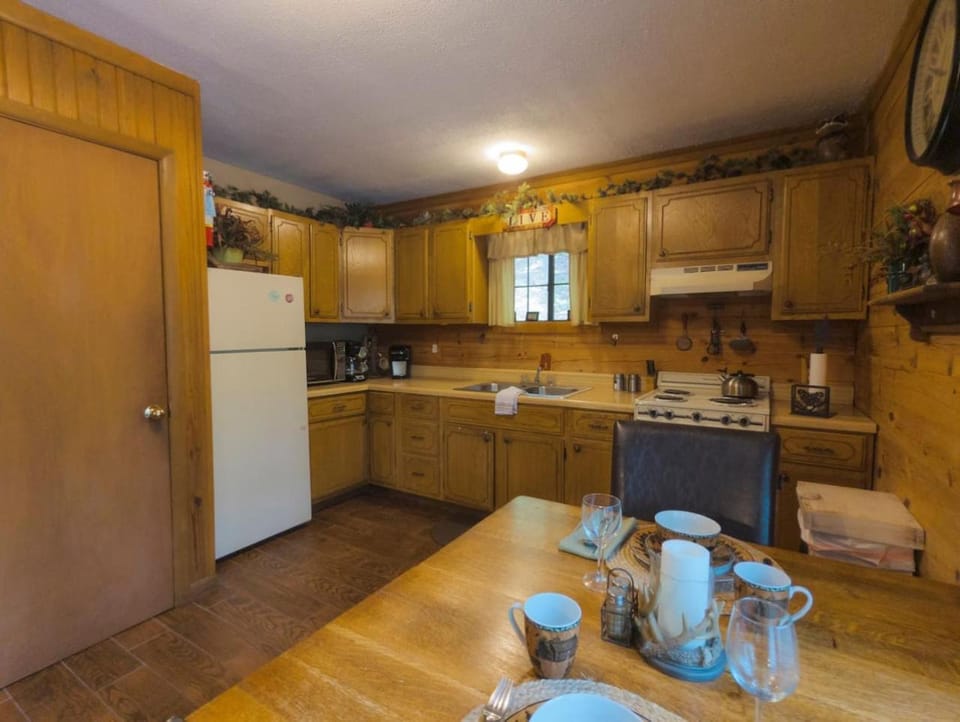 The Rest and Relxation Cabin Cabin in Eureka Springs