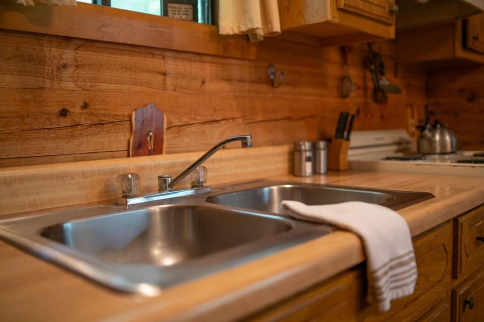 The Rest and Relxation Cabin Cabin in Eureka Springs