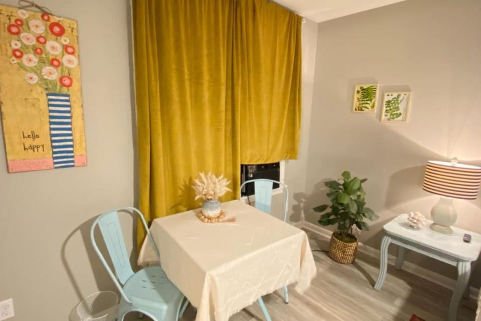 Main St. Eureka Suite 202 Apartment in Eureka Springs