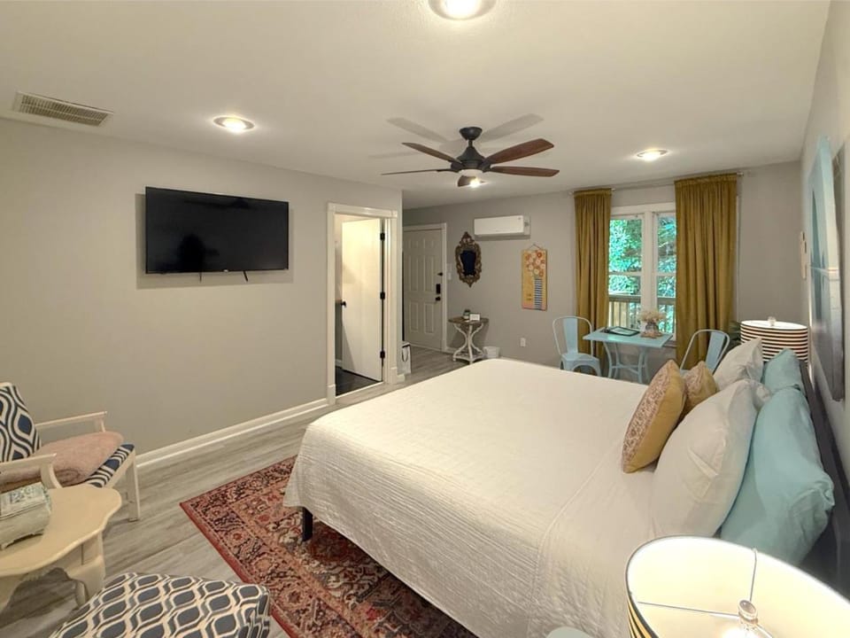 Main St. Eureka Suite 202 Apartment in Eureka Springs