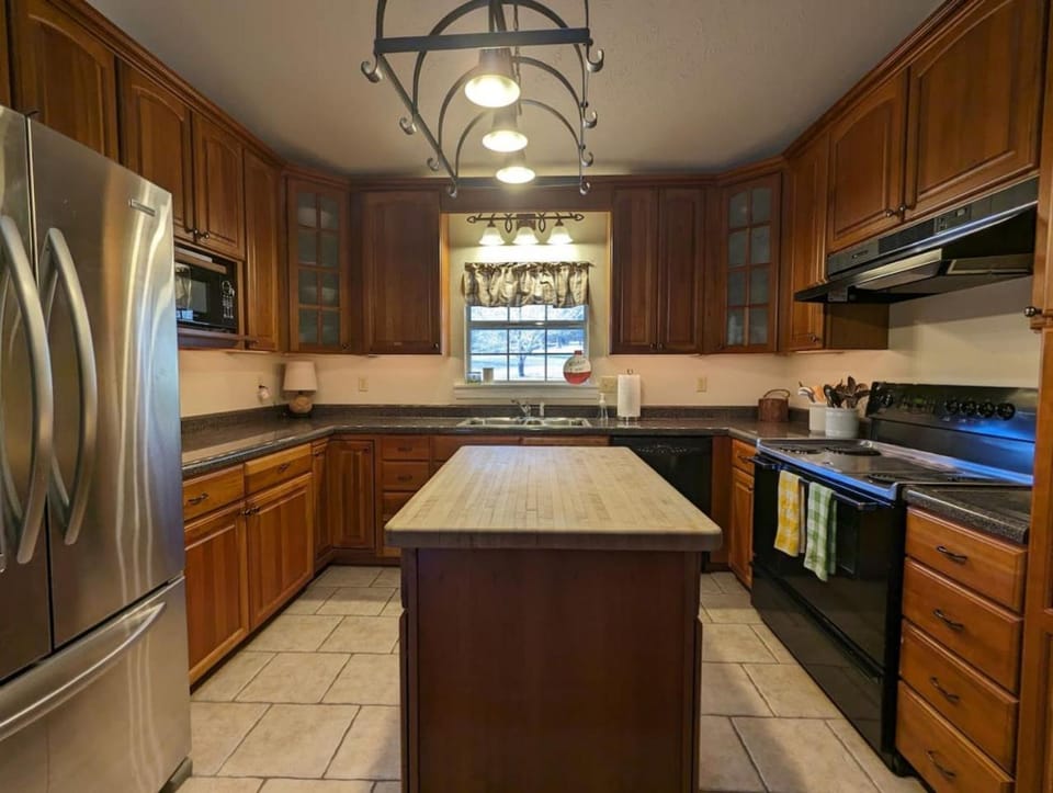 Large 6BR Home on White River, WiFi, Sleeps 12 House in Carroll County
