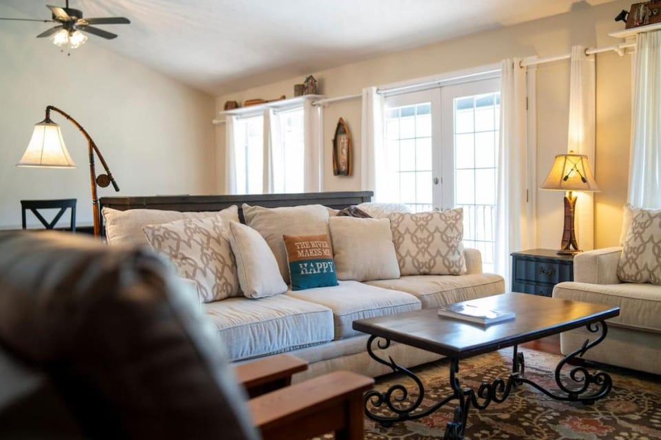 Large 6BR Home on White River, WiFi, Sleeps 12 House in Carroll County