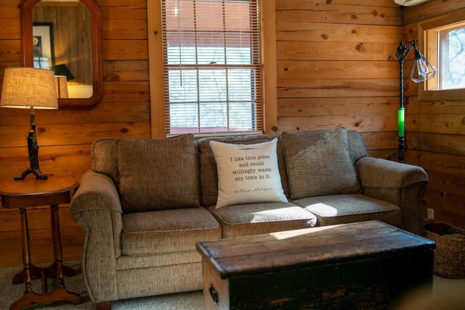 Redbud Valley Foxtail Cabin 6 Cabin in Eureka Springs