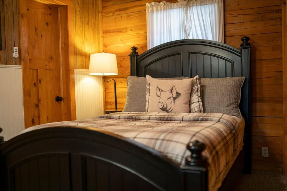Redbud Valley Foxtail Cabin 6 Cabin in Eureka Springs