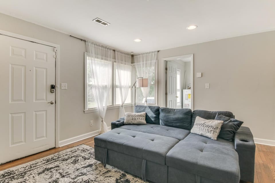 < 2 Mi to Uptown Charlotte: Home w/ Large Yard! House in Charlotte