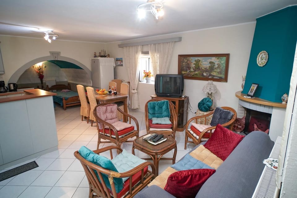 Krassi Apartment, Agios Mattheos Apartment in Corfu, Greece