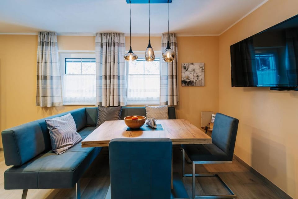 TV and multimedia, Living room, Dining area
