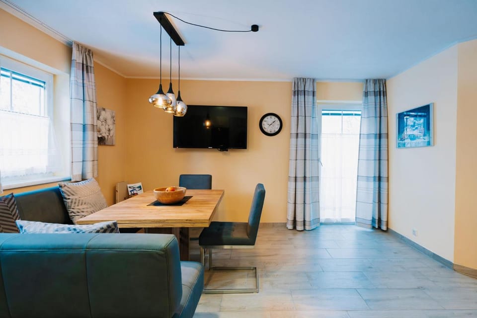 TV and multimedia, Living room, Dining area