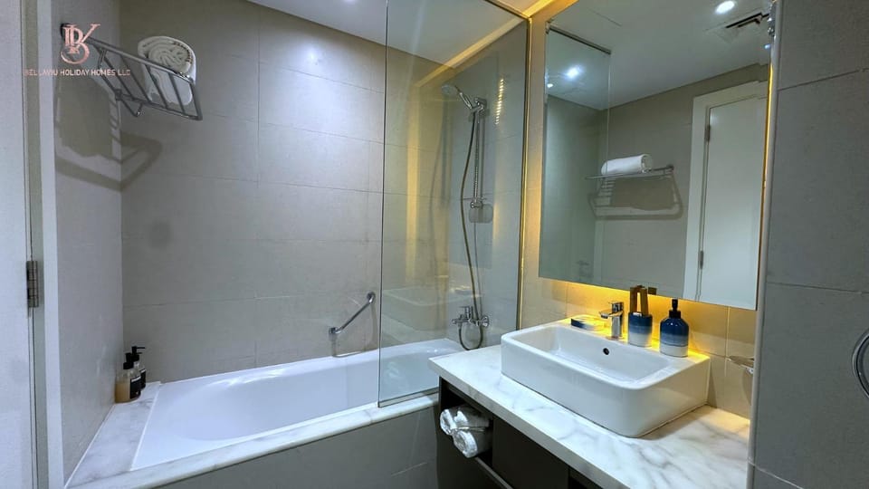 Shower, Toilet, Bathroom, Bath