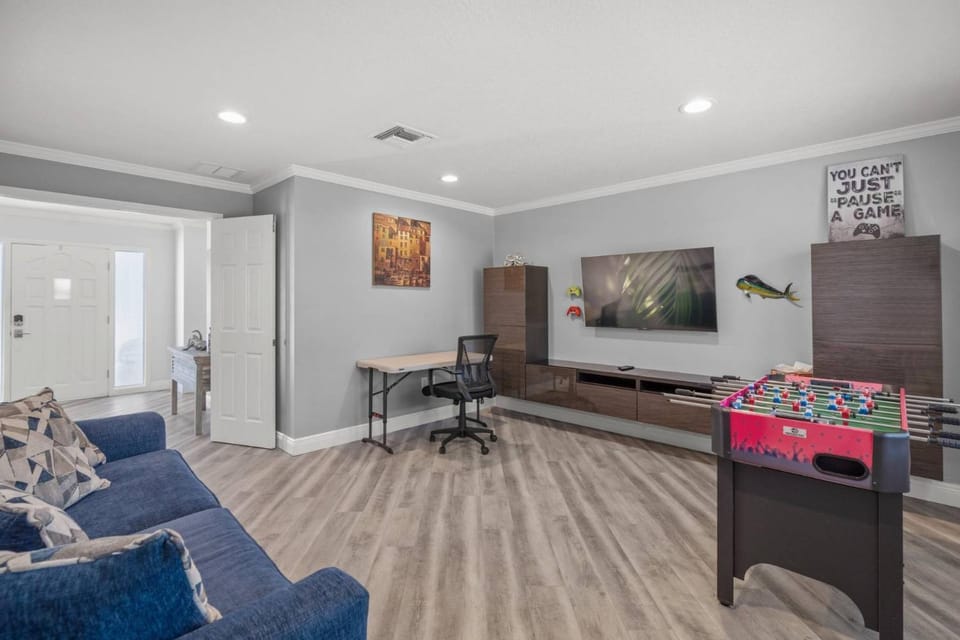 Silver Palm Retreat House in Gulf Gate Estates