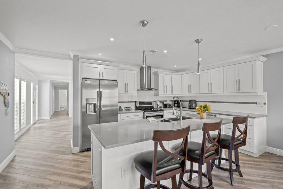 Silver Palm Retreat House in Gulf Gate Estates