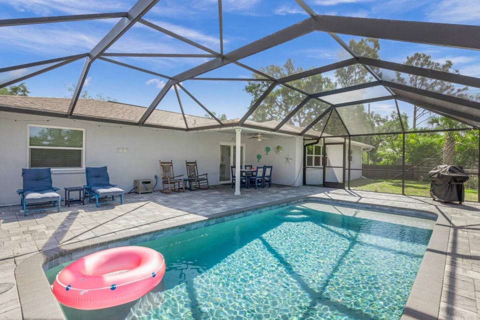 Silver Palm Retreat House in Gulf Gate Estates