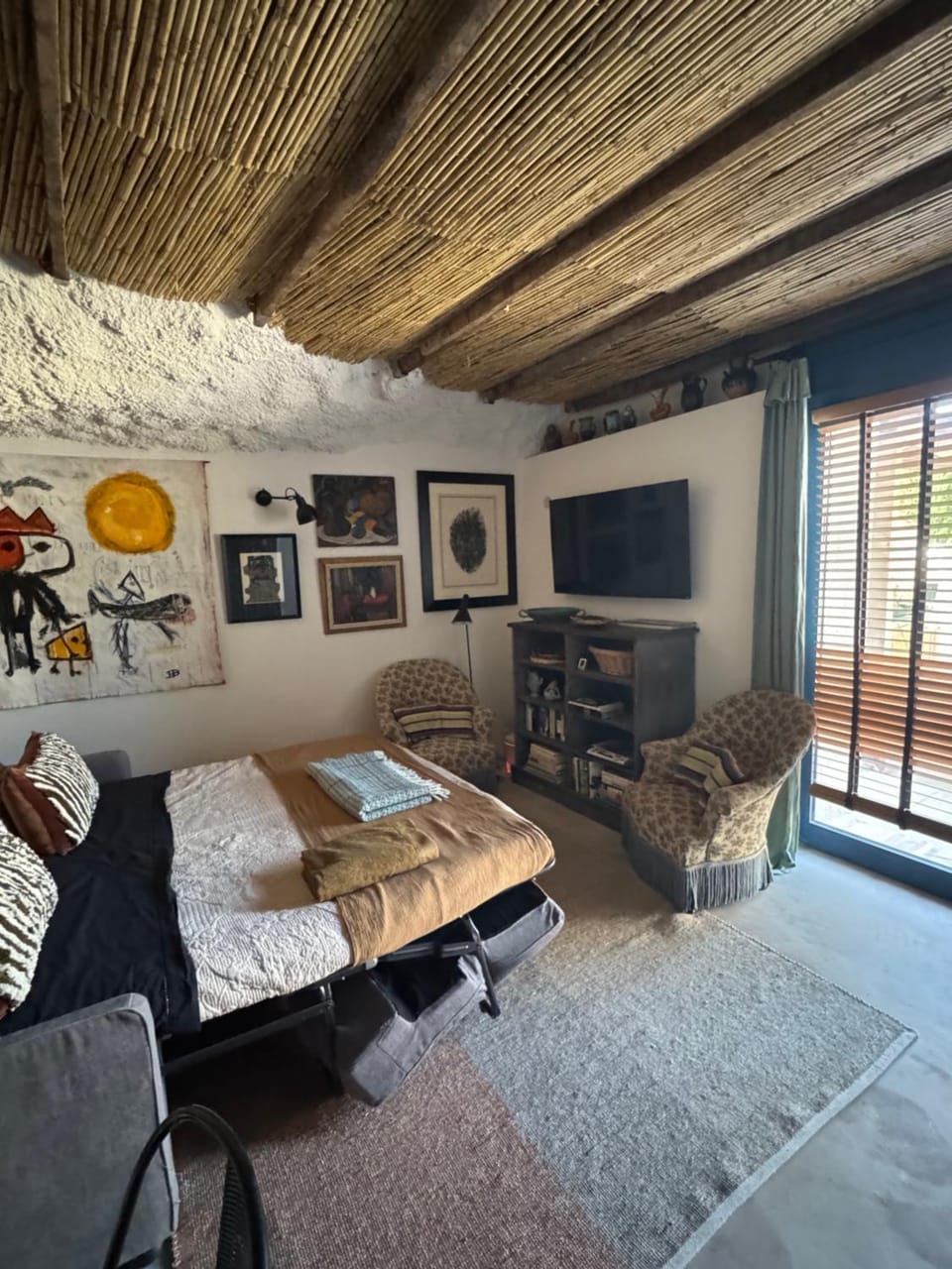 CaBaNa 52 La Suite troglodyte Proche Lourmarin Bed and Breakfast in La Roque-d'Anthéron
