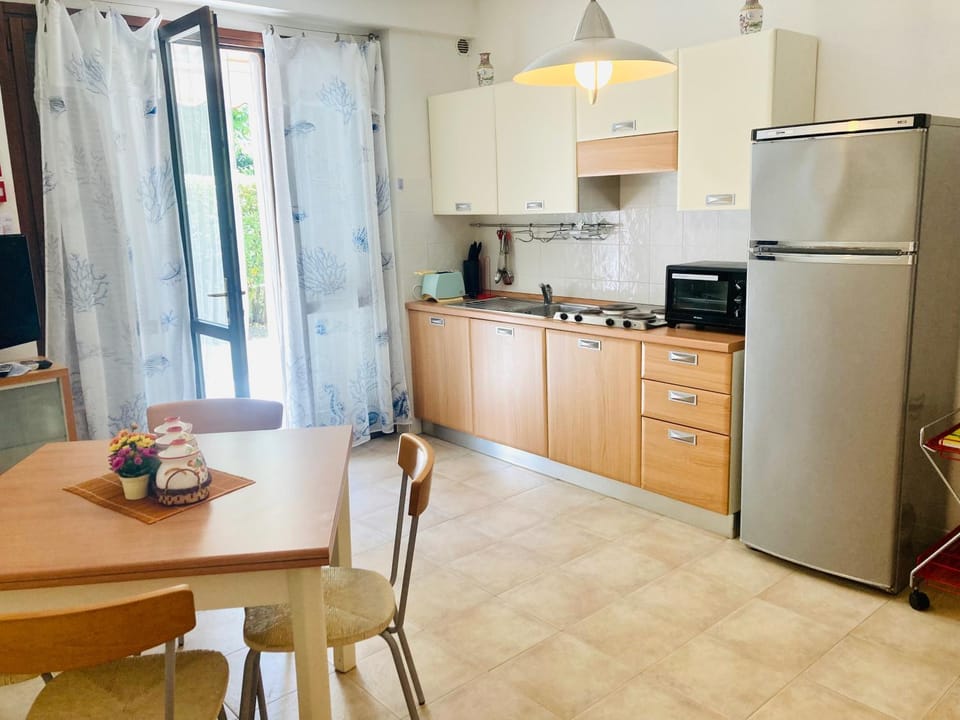 Kitchen or kitchenette, Dining area, dishwasher, oven, stove, toaster