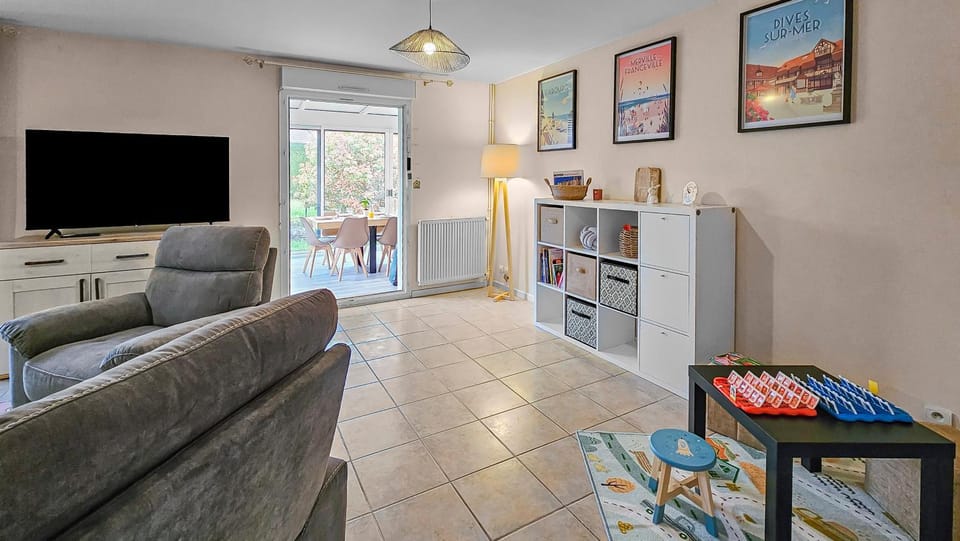 Game Room, Living room