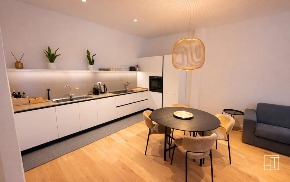 Day, Coffee/tea facilities, Living room, Seating area, Time of day, dishwasher, oven, stove, kitchen