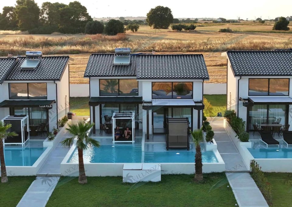 Property building, Patio, Day, Garden, Garden view, Pool view, Swimming pool, sunbed