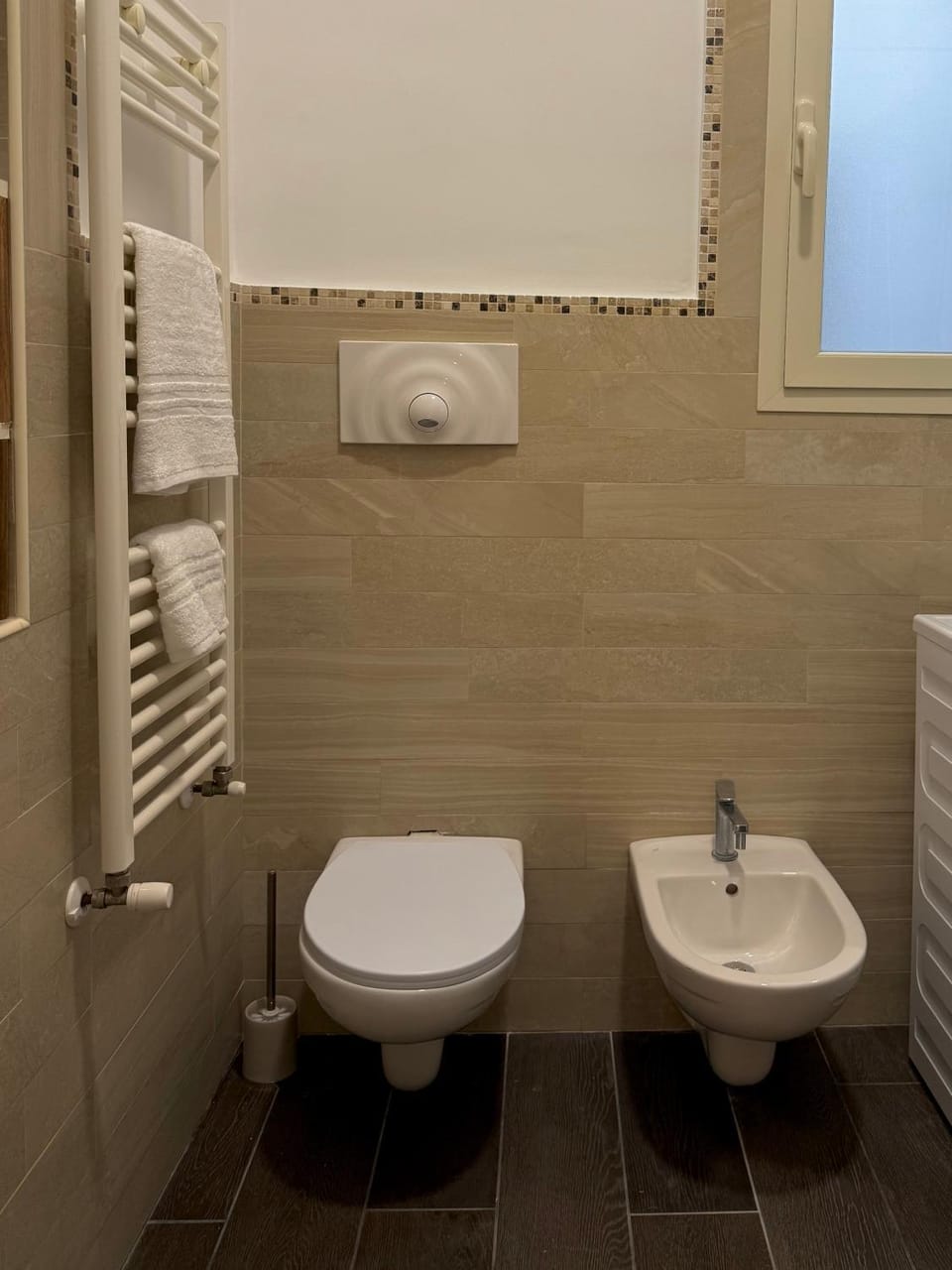 Toilet, Bathroom, bidet, towels