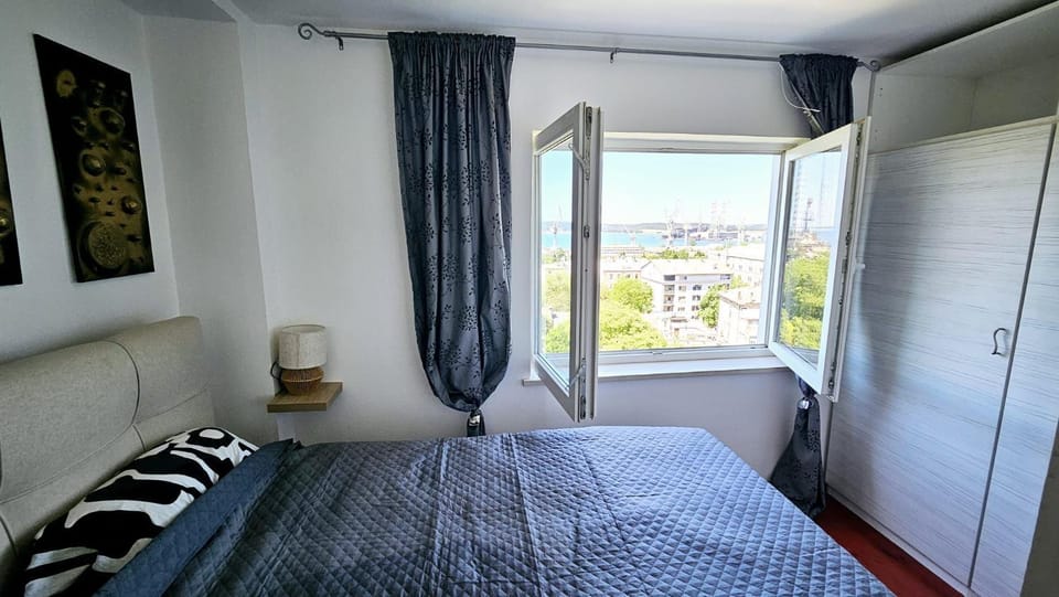 Bed, Bedroom, Sea view