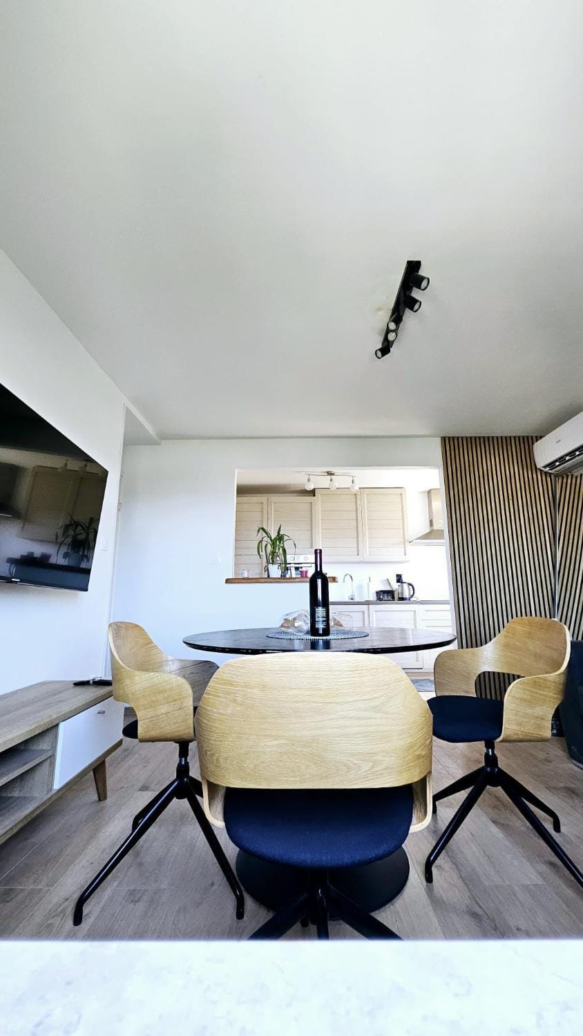Living room, Breakfast, Lunch, Dinner