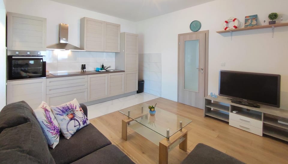 Communal lounge/ TV room, TV and multimedia, Kitchen or kitchenette, Living room, Seating area, Dining area, Evening entertainment, pet friendly, stove