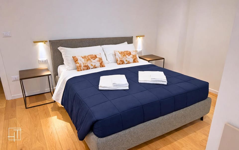 Bed, Night, Photo of the whole room, Bedroom, hair dryier, locker, towels