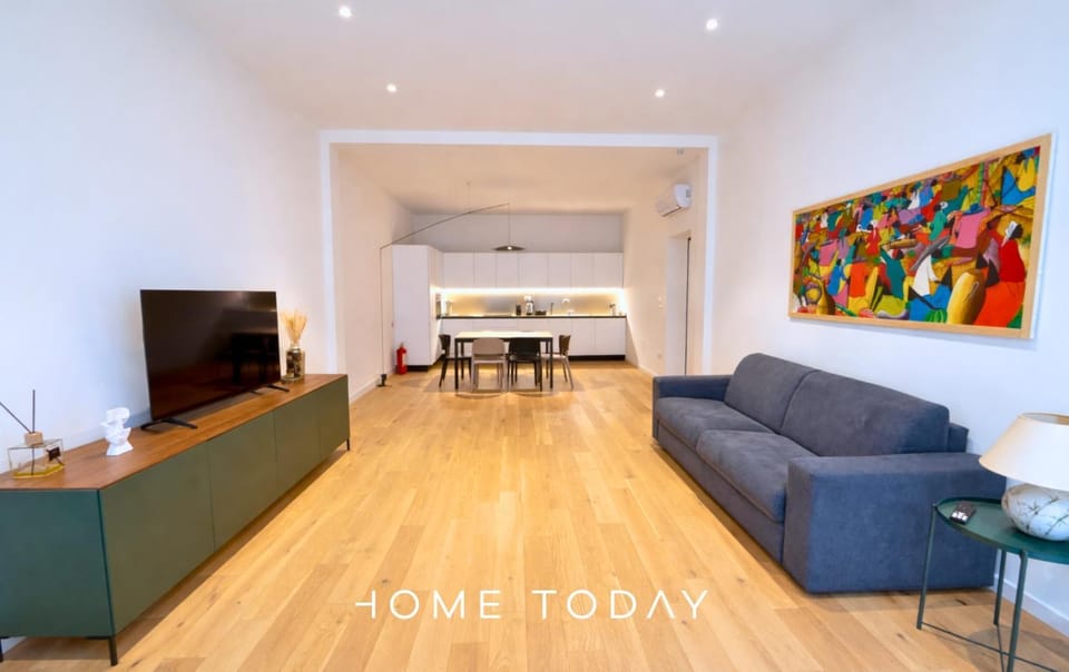 Day, Living room, Seating area, Dining area, Time of day, oven, kitchen