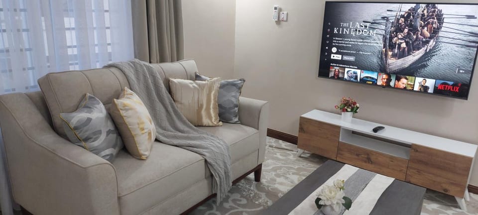 Communal lounge/ TV room, TV and multimedia, Living room, Seating area, Evening entertainment