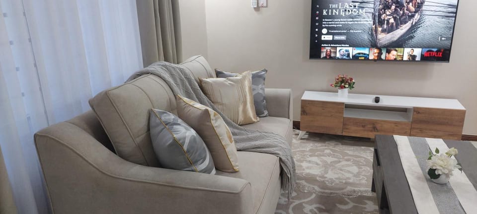 Communal lounge/ TV room, TV and multimedia, Living room, Seating area, Evening entertainment
