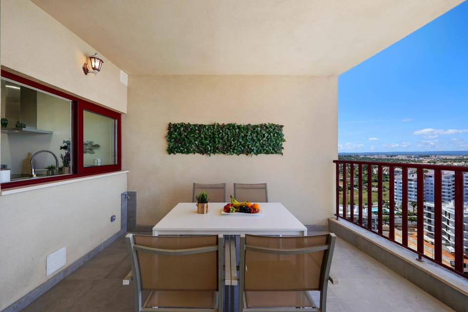 View (from property/room), Balcony/Terrace, Dining area