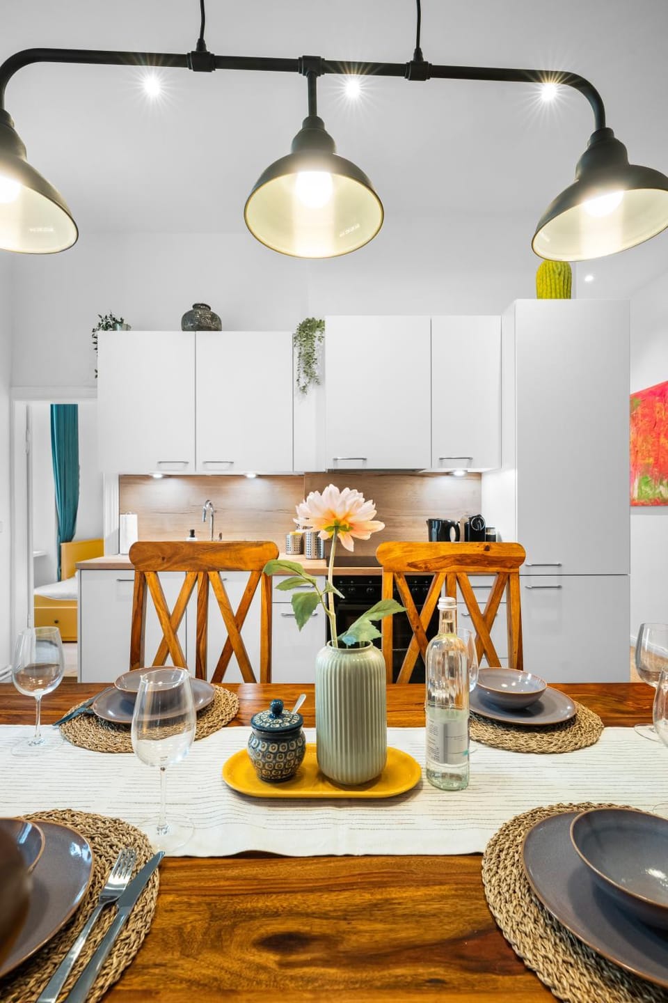 Kitchen or kitchenette, Living room, Food and drinks, Seating area, Dining area, Food