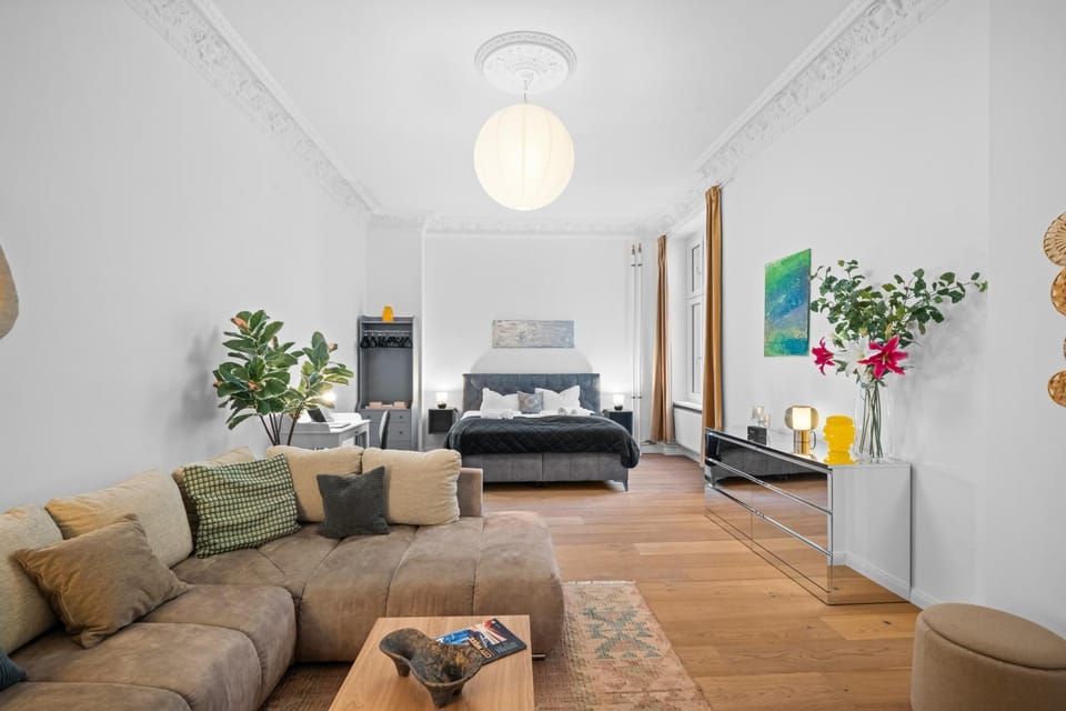 Bed, Living room, Other, Photo of the whole room, Seating area, Evening entertainment, Bedroom, Text overlay, Text overlay, Entertainment, furniture, heating, internet, internet, room service, storage, towels