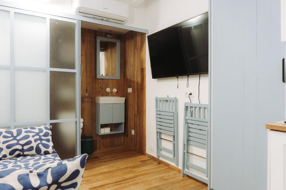 Bathroom, Photo of the whole room