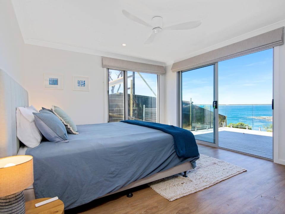 Bed, View (from property/room), Photo of the whole room, Bedroom, Sea view
