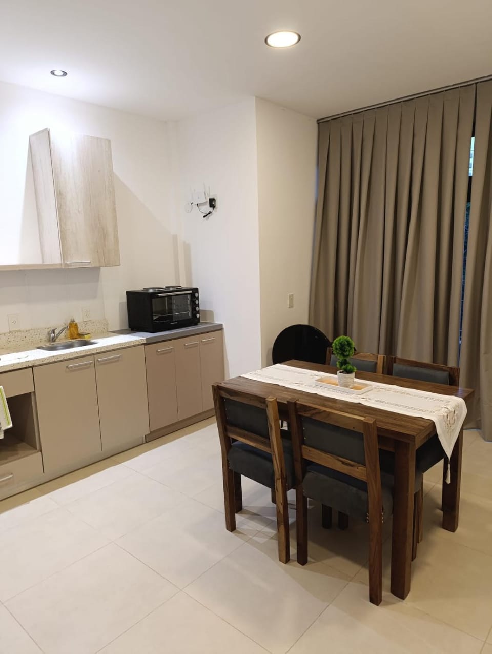 Kitchen or kitchenette, Dining area, oven, stove