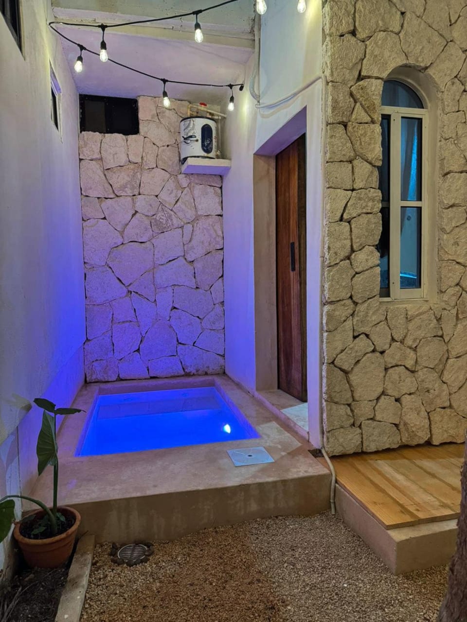 Swimming pool, Swimming pool